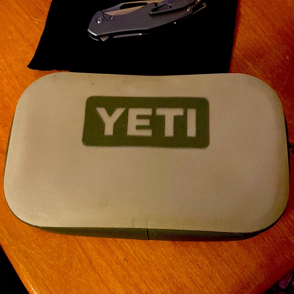 Yeti Hopper Sidekick. Green, Orange & Tan